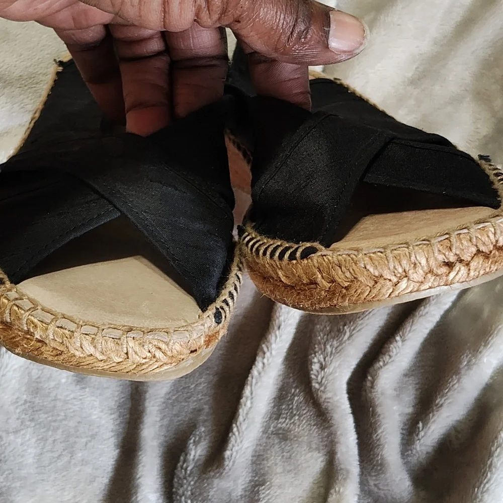 Andre Assous wedges/espadrilles sandales black size 8
